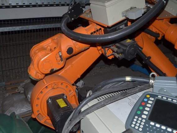 Used KUKA VKR 15/2 Handling robot for Sale (Auction Premium) | NetBid Industrial Auctions
